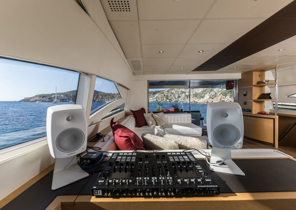 Pershing 90