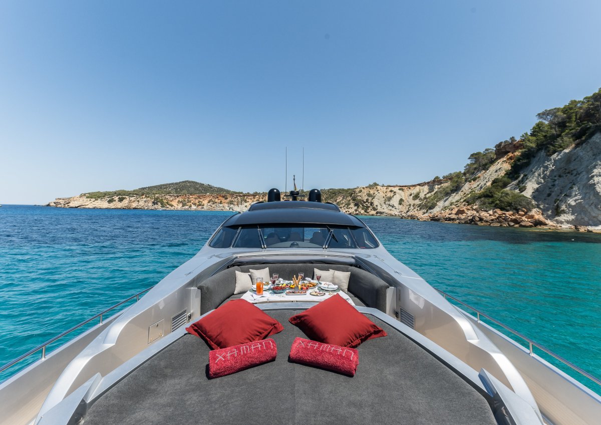 Pershing 90