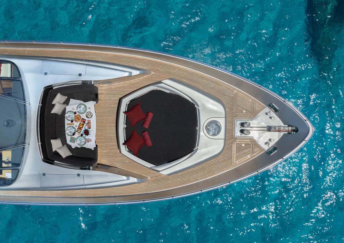 Pershing 90